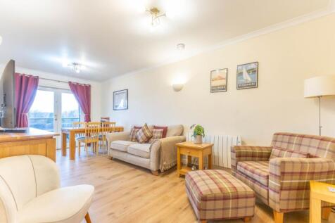 LIVING / DINING ROOM