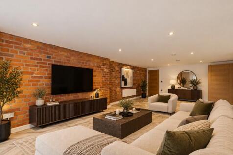 3 Bedroom Flat in M4 6AP