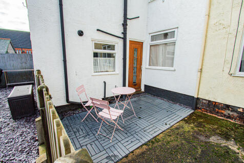 Courtyard/Patio G...