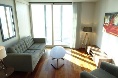 This beautifully presented two double bedroom apartment is located on the 34th floor of Birmingham's iconic Beetham Tower!