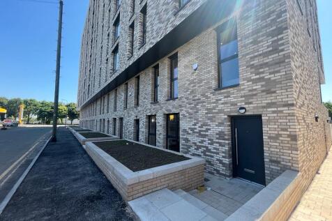 3 Bedroom End Terrace for Rent