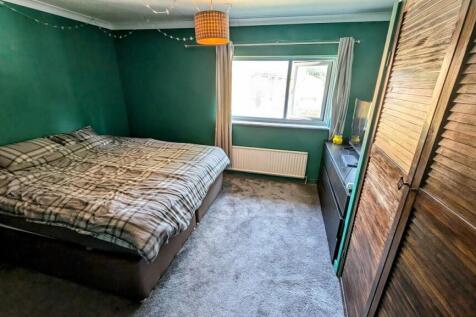 5 Sunningdale bedroom 1 2.jpg