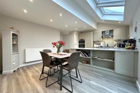 Wonderful OPEN-PLAN Dining Kitchen 377