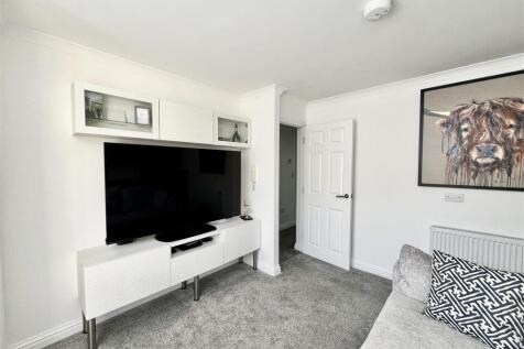 LOUNGE/KITCHEN
