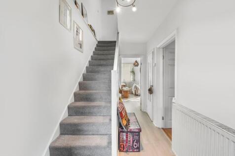 3 bed, 1 bath Maisonette in London - Photo 7