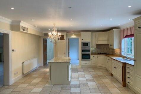 Kitchen/B'fast Room
