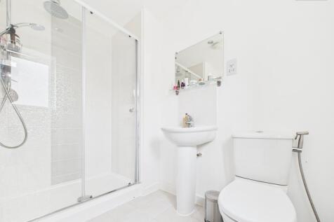 En-Suite To Master Bedroom