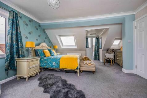 250 Havant Road, Hayling Island-Small-PorticoMarke