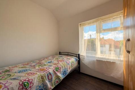 Bed 3.jpg