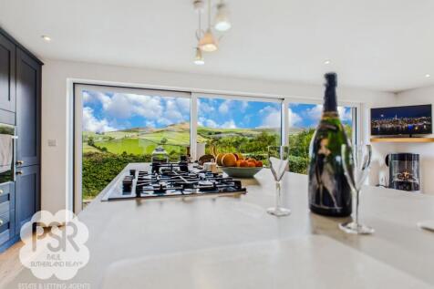Open-Plan Kitchen Living Space - Stunning Views