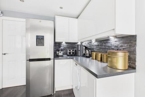 CAM03729G0-PR0079-STILL015