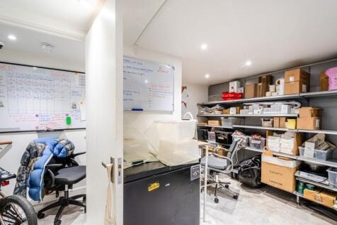 Broadway Mkt 33 1.jpg