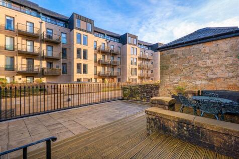 4 bed, 3 bath Apartment in Glasgow - Photo 40