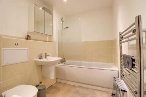 FLAT 5 RAMSDEN COURT INSIDE-6.jpg