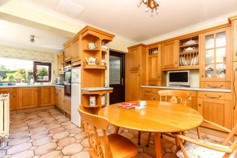 Kitchen/Breakfast...