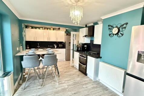 Kitchen/ dining room