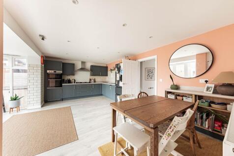 Kitchen/Dining Room (1)