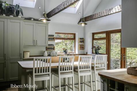 18 Breakfast Area.jpg