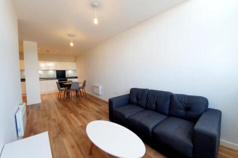 A spacious two bedroom, two bathroom apartment. Centrally located and furnished to a high standard. Available now!