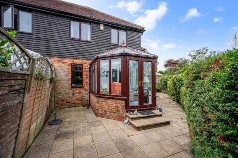 POND FARM CLOSE