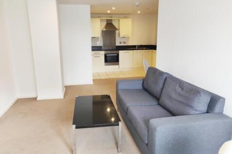 Eight8 Property are pleased to offer this light and spacious 1 bedroom city centre apartment at the perfectly located Hive, Masshouse Plaza. A short walk from Aston and Birmingham City Universities an