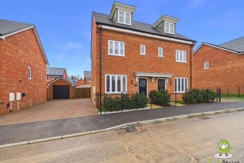 16 Greenkeepers Avenue - Front