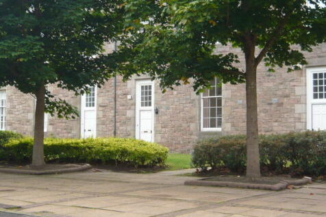 Unfurnished Traditional Terraced House. Converted City Hospital development. In excellent residential area of Craiglockhart . Close to George Watson's School and all Morningside amenities. Easy commut