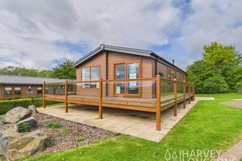 Main bedroom in Willerby Horsham lodge at Malvern