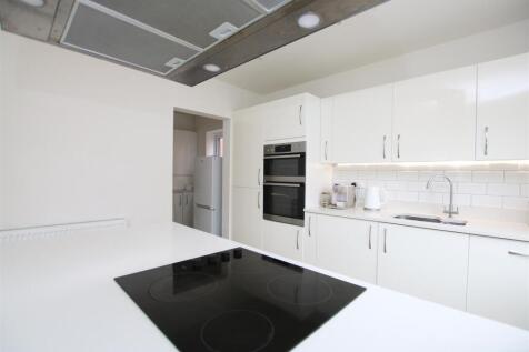 Kitchen 2.JPG