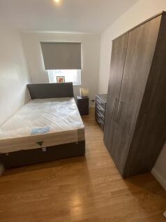 ***AVAILABLE 1st of MAY 1Click Move are pleased to offer this very attractive and spacious 1 bed apartment in the heart of the University and Hospital area of Rushholme. The kitchen is fitted with qua