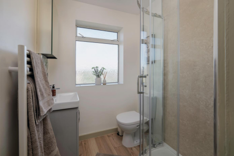 Shower room upstairs.png