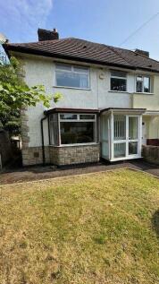 Clifford Saunt Homes are pleased to offer this three-bedroom terraced home with gardens to front and rear. In brief this property comprises: Lounge, Dining Kitchen, Family bathroom and 3 Bedrooms. A v