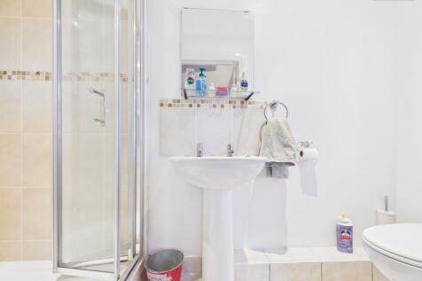 En-Suite to Master Bedroom