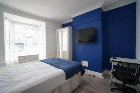 5 Bedroom House in LL57 2UY