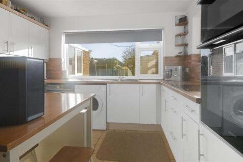 32 Bishopstone Drive (19).jpg