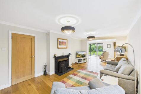 CAM04018G0-PR0426-STILL025