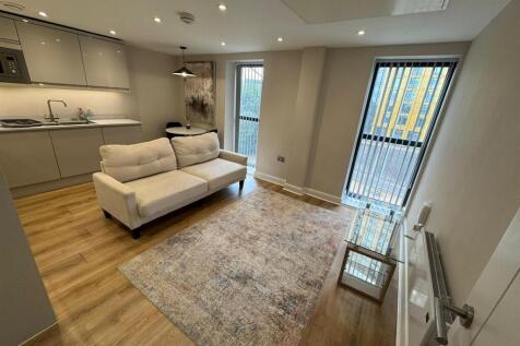 Welcome to Flat 85, located in the vibrant Centenary House on North Street, Leeds. This charming apartment offers a perfect blend of comfort and convenience, making it an ideal choice for individuals