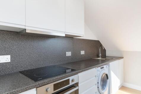 base rent: £1600, deposit: £1846.15, number of bedrooms: 0, size: 352 sq ft, apartment type: studio, , floor: 3, heating type: central, unfurnished, stove: induction, open plan kitchen, washer dryer,