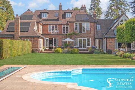 Back of house + pool