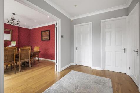 ENTRANCE HALL (pic 2)