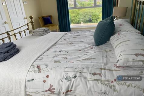 Top Floor Loft Large Bedroom With Beautiful Views