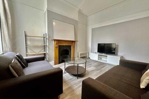 5 Bedroom House in PL4 6PQ