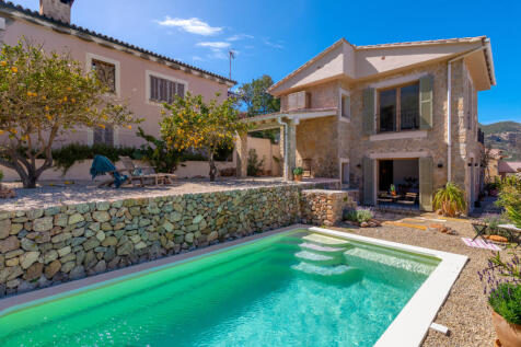 Exquisite villa with sea views and pool in Port des Canonge, just a few steps from the beach