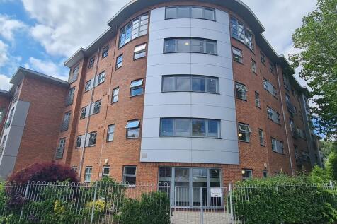 Martin & Co are delighted to offer to the rental market this well presented, modern, purpose built apartment situated on 3rd floor with lift access. Offering 2 double bedrooms and two bathrooms this p