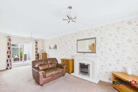 Through Lounge/Dining Area