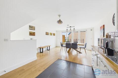 Open Plan Kitchen/Dining Space