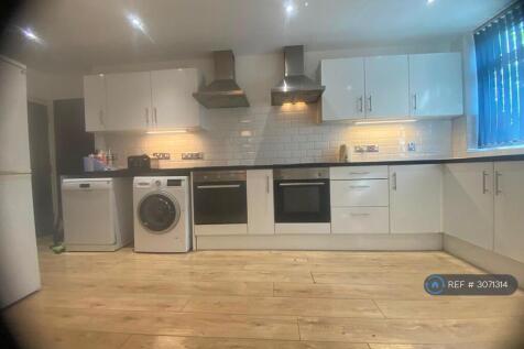 6 Bedroom Terraced in M5 5JL