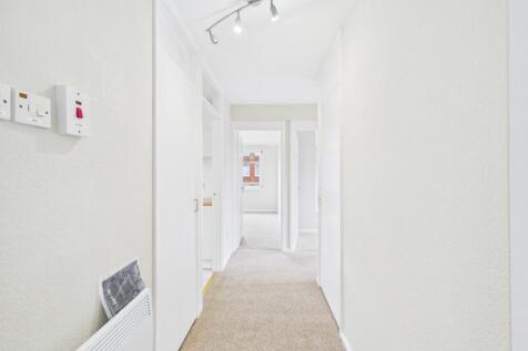 CAM02023G0-PR0176-STILL018