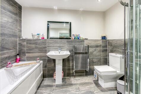 St Elvey-Bathroom.jpg