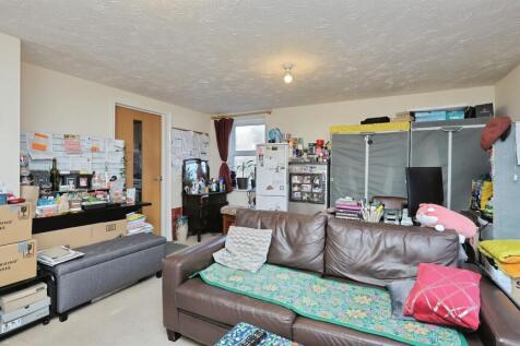 2-Bed At Caddow Road